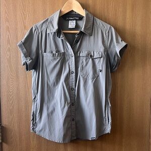 Coalatree Switchback button up shirt women’s medium